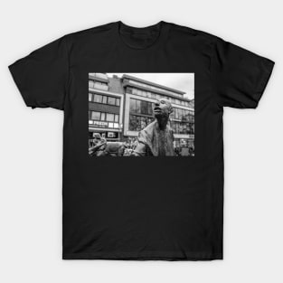 City centre statue T-Shirt